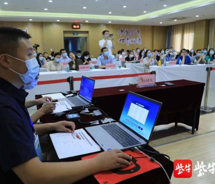 房卡必备教程“皇豪大厅牛牛房卡”详细房卡怎么购买教程