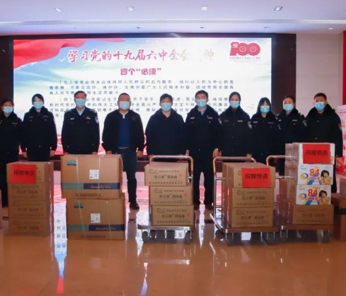 满洲里首例本土病例治愈出院，战疫曙光下的坚韧与希望