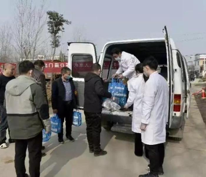 给大家讲解“微信房卡斗牛透视原理”房卡链接获取