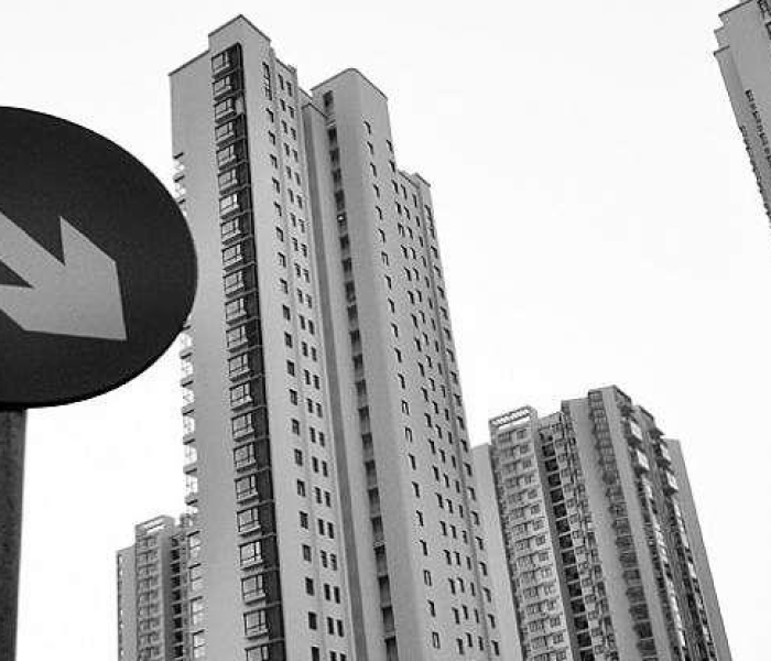 深圳今日天气突发骤变！暴雨突袭致交通瘫痪，市民紧急应对指南全解析