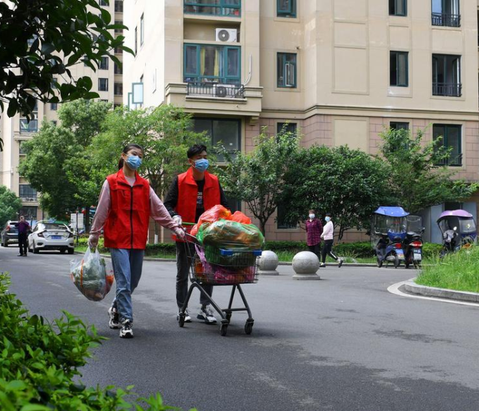 给大家讲解“微信炸 金花如何自建房间”详细房卡使用教程