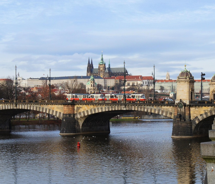 给大家讲解“买房卡的微信炸 金花代理”详细房卡使用教程