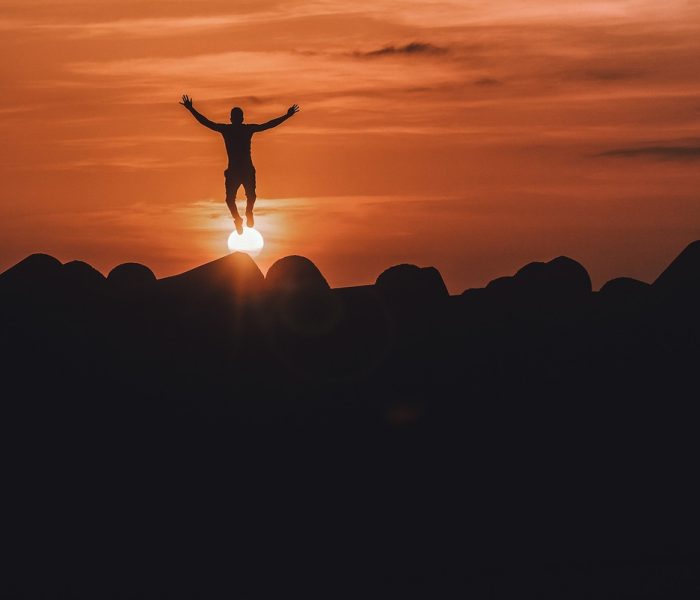 多万卷书行万里路的意思（多万卷书不如行万里路,行万里路不如阅人无数）