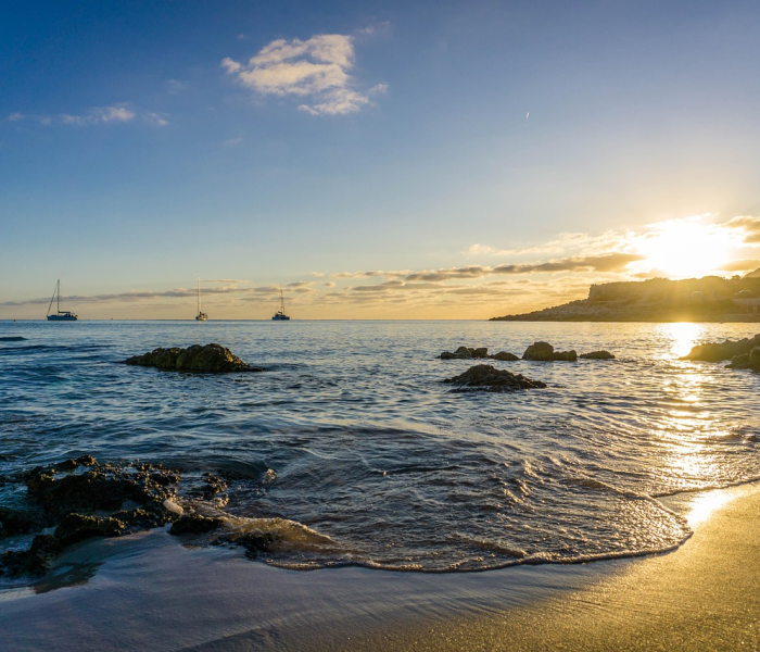 给大家讲解“微信炸 金花房卡找谁买”轻松获取房卡全渠道