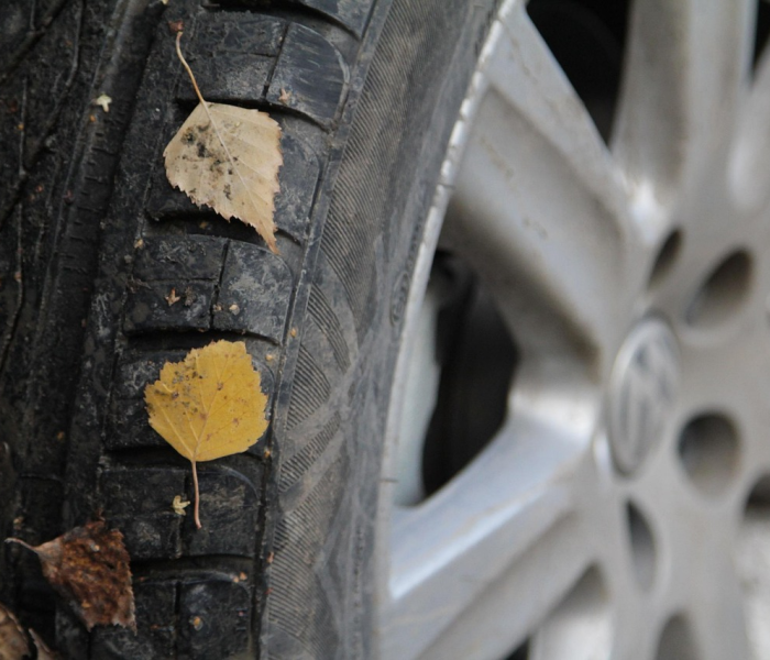 旧轮胎有必要带走吗:汽车旧轮胎有必要带走吗 旧轮胎有必要带走吗:汽车旧轮胎有必要带走吗