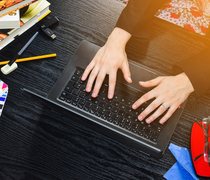 房卡必备教程“微信买房卡牛牛游戏”详细房卡使用教程